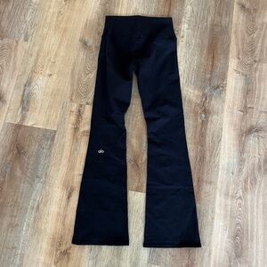 ALO Yoga Airbrush High-Waist Bootcut Legging in Black - Size S